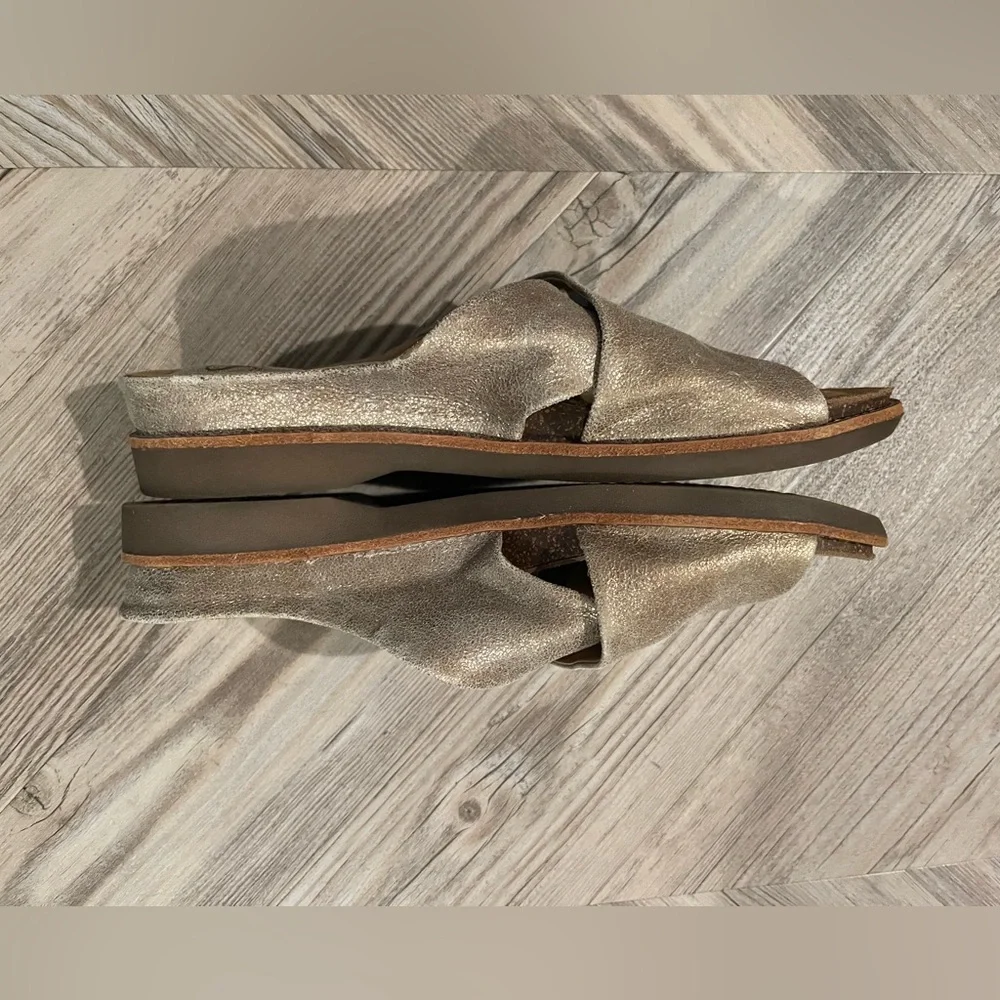 Metallic Sandals - Picture 4 of 4